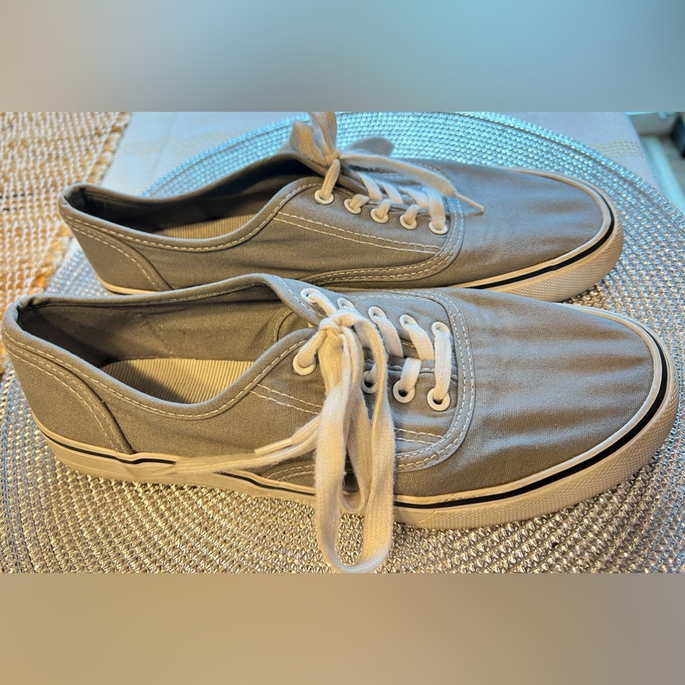 ❌SOLD❌ 
Mossimo Sneakers